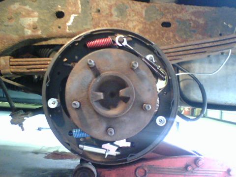 1989 Ford Bronco - the other side of the rear brakes, the one that had locked up and smoked after the front brake line pass side broke. thats what made me not…