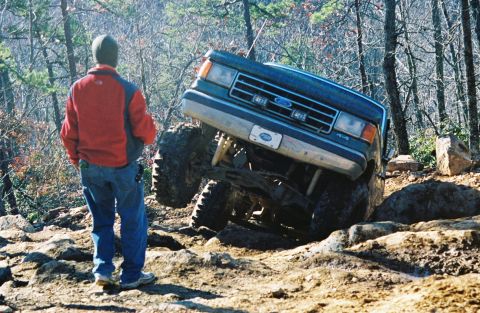 1990 Ford Bronco - More wheel hanging