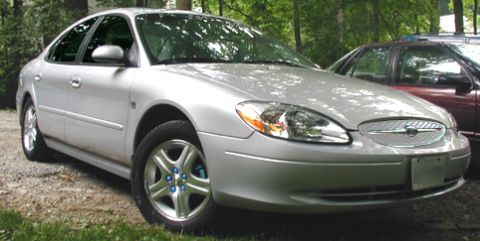 2000 Ford Taurus - Here I have tried body matched grill and running board paint. Also added blue lugs.
