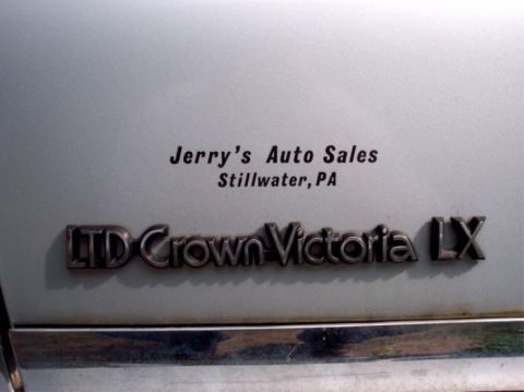 1990 Ford LTD Crown Victoria photo