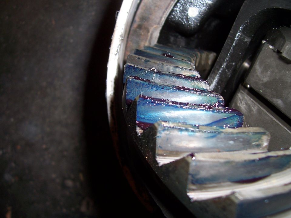 Differential gears with blue grease. Supermotors.net logo visible