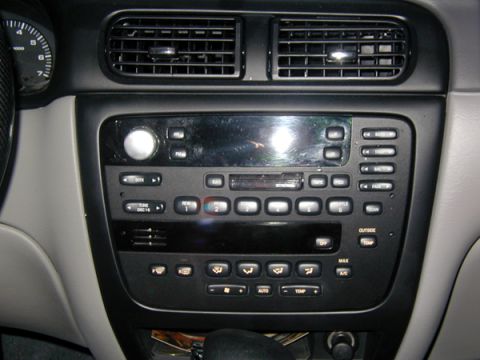 2000 Ford Taurus - Close Up - Painted Nob