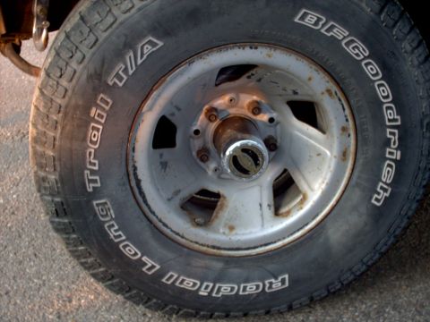 1990 Ford Bronco - Replaced The Factory Automatic Hubs With Warn Premium Manual Hubs.