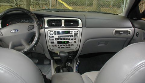 2000 Ford Taurus - Wide angle of whole dash with kit.