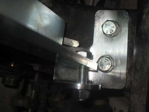 2000 Jeep TJ - Close-up of a metal bracket assembly, bolts and a visible Supermotors.net watermark.