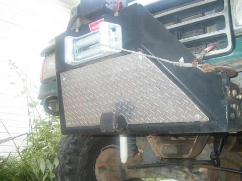 1990 Ford Bronco - After the crossbar I thought it would be a good idea to add a towing receiver, and then a skid plate.