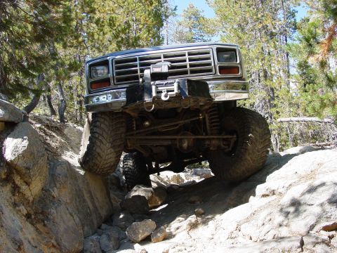 1986 Ford Bronco - This 1980s Ford Bronco, equipped with a winch, tackles a challenging rocky off-road course.