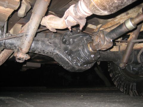 1990 Ford Bronco - Underside view of a 1990 Ford Bronco, focusing on the rear axle and driveshaft assembly.