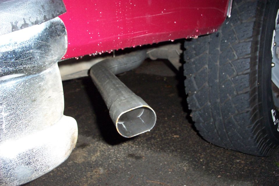 Rear bumper and exhaust pipe of a red vehicle
