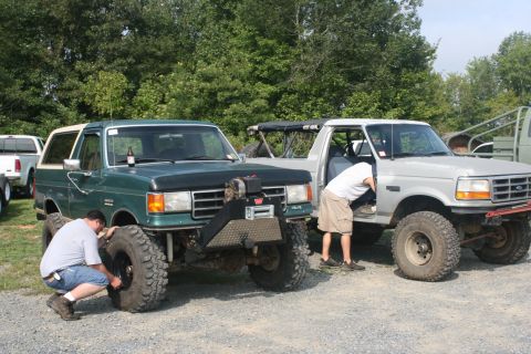 1990 Ford Bronco - Airing down at Eldorado