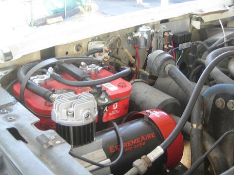 1990 Ford Bronco - engine bay fitted with a red Optima battery and a red ExtremeAire onboard air compressor.