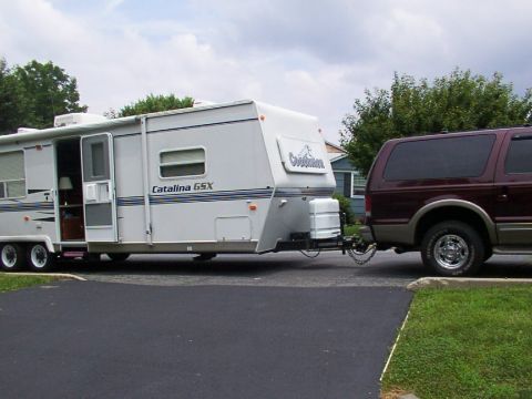 2001 Ford Excursion - All hooked up and ready to go! Wish I had more time to install the Hellwig sway bar!