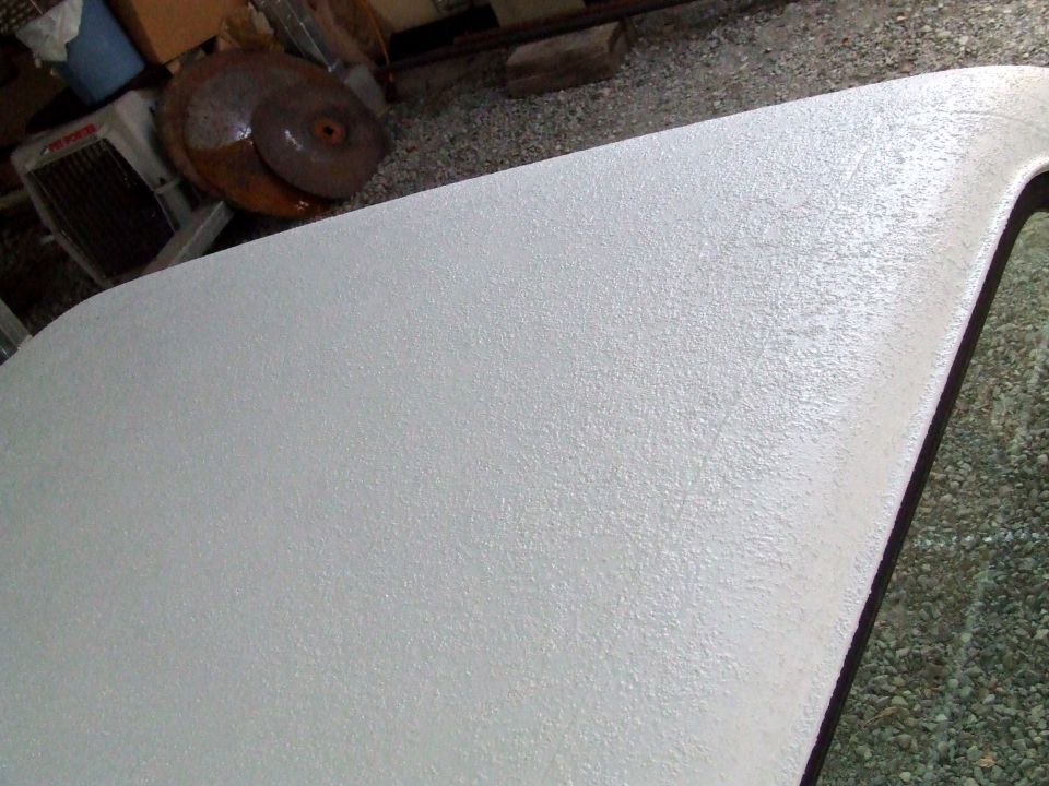 White textured roof panel with Supermotors.net watermark