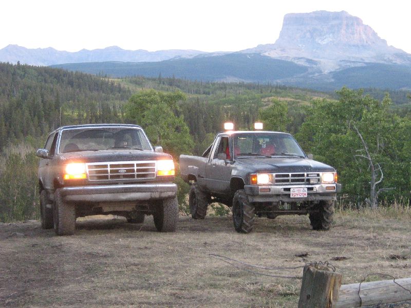 1995 Ford Bronco front view with grille detail