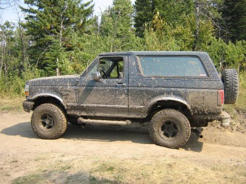 1995 Ford Bronco - This 1995 Ford Bronco is covered in mud after an off-road excursion.