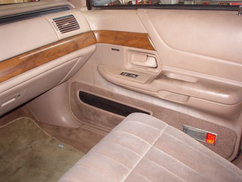 1994 Ford Crown Victoria - The flash really shows off all the crud...