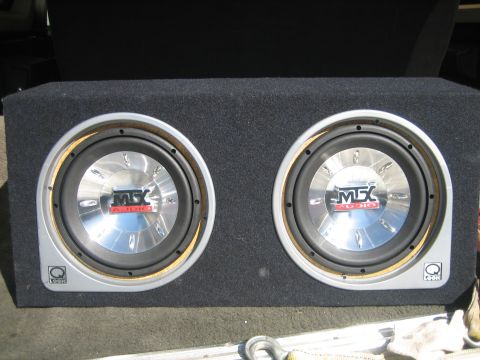 1989 Ford Bronco - 2 MTX Thunder6000 10" 500W 4-Ohm. They hit like a TRAIN