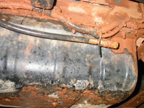 1990 Ford Bronco - Rear hose. I originally intended for the tie wrap to just be a temporary thing, but it's held the hose there for better than a dozen wheeli…