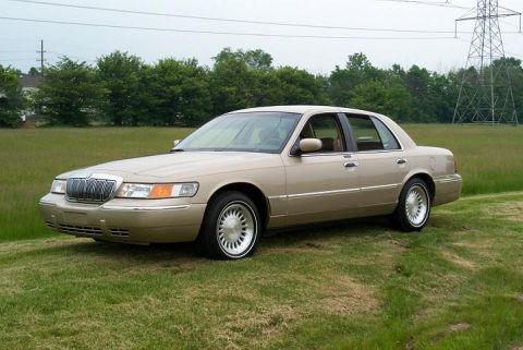 1999 Mercury Marquis - 1999 Mercury Marquis sedan parked outdoors on a cloudy day.