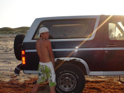 1986 Ford Bronco - Cambo attempting to help me.