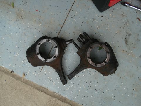 1996 Ford Bronco - Dana 44 knuckles from an 81 k20