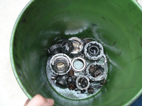 1996 Ford Bronco - Various nuts, bolts and other misc. pieces. Most of the hub pieces are shot.