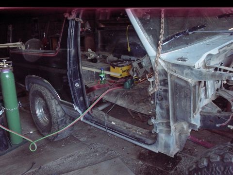 1984 Ford Bronco - Body coming off