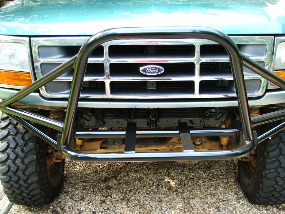 1996 Ford Bronco front grille with aftermarket bull bar and large tires