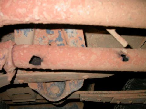 1990 Ford Bronco - Looks like here is where the exhaust hanger got torn off of.