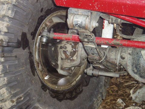 2000 Ford E350 - This image shows the suspension and wheel assembly of an off-road vehicle, not a 2000 Ford E350.