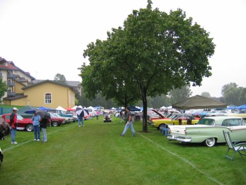 1971 Ford Ranchero - Look at all the umbrellas> That is the Bavarian Inn on the left.