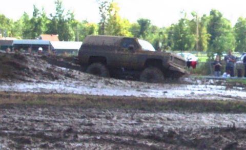 1979 Ford Bronco - This vehicle is deep in the mud, struggling to get through the obstacle course.