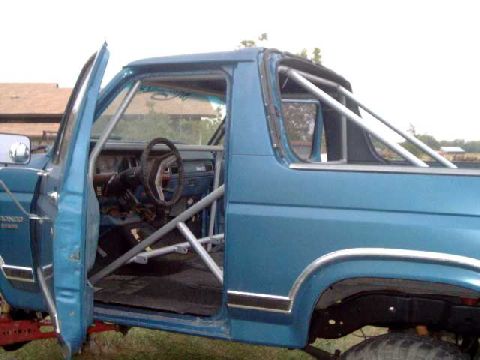 1984 Ford Bronco - Rollcage done!!!