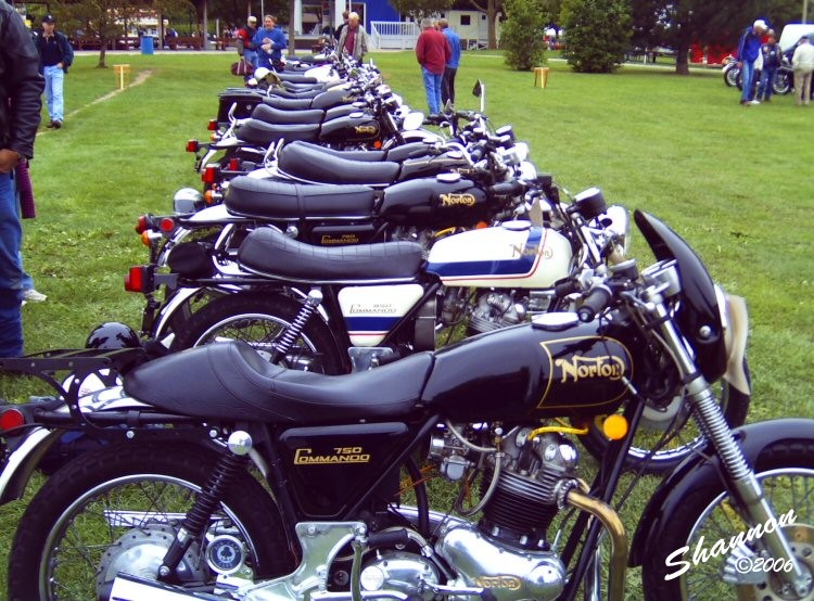 Norton Cammando Class