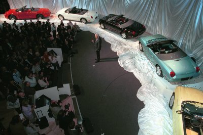 2002 Ford Thunderbird - Ford Motor Company Vice-President Jim O'Connor revealed the five colors and pricing on the 2002 Ford Thunderbird January 8, 2001 at the Nor…