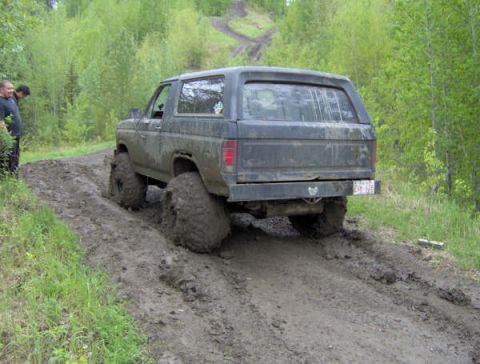 1989 Ford Bronco - Jeffs 6 banger beast. 4 inch body 2 inch suspension lift. 36" TSL's. 4.10 gears with Auburn lockers.