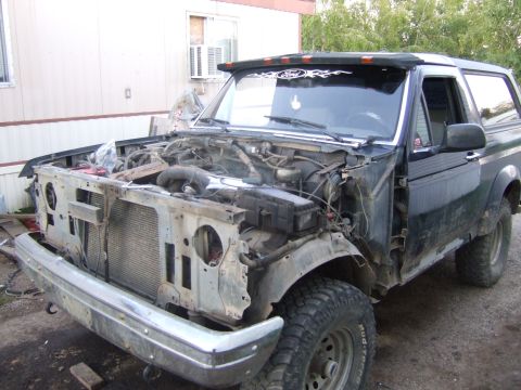 1989 Ford Bronco - This Ford Bronco appears to be from the early 1980s, not a 1989 model, with its front end completely removed.