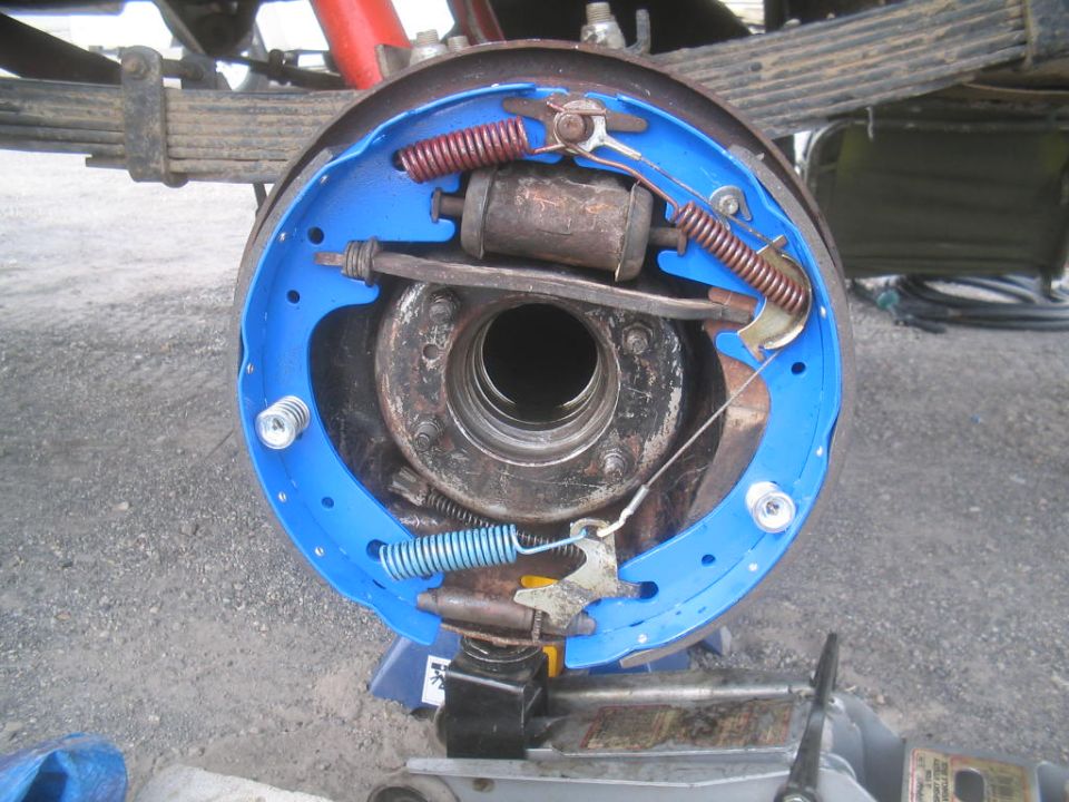 Vehicle brake drum assembly with blue brake shoes and red and blue springs
