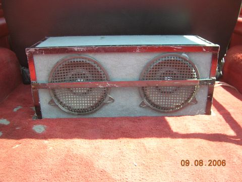 1985 Ford Bronco - Custom dual speaker enclosure with red trim and metal grilles is visible in the cargo area.