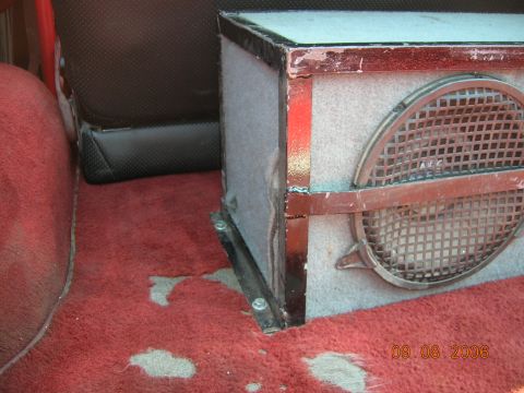 1985 Ford Bronco - A close-up view of a custom speaker box installed in a vehicle's interior, dated 09.08.2006.