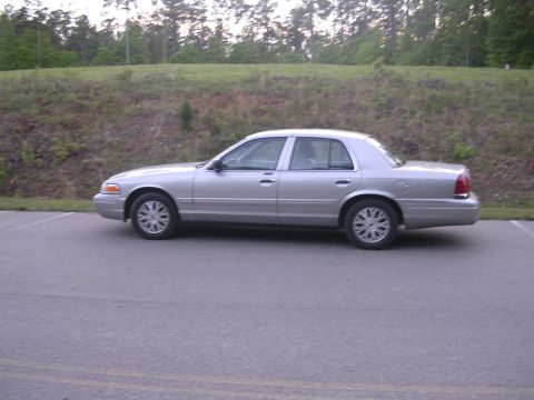 2003 Ford Crown Victoria - Side view
