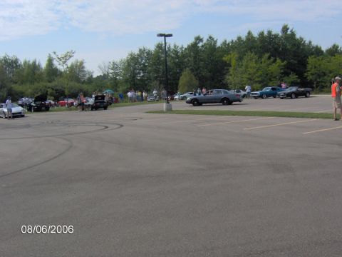 1998 Ford Crown Victoria - vic doing burnout