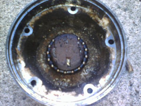 1989 Ford Bronco - I proceeded to use the torx driver to remove the 5 screws of the OEM autohub. I found the inside of the hub cap to be caked with a hard bro…