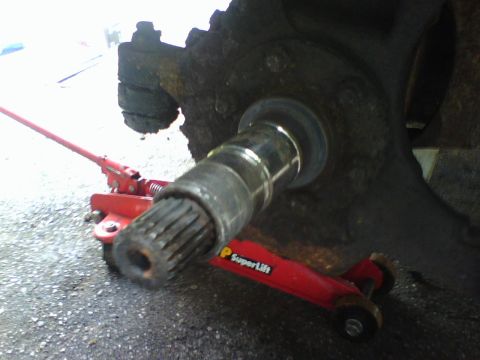 1989 Ford Bronco - I had found the spindle to haver some crosed threads to I had to fix that and test the bearing nuts before assembly of rotor/hub to the spi…