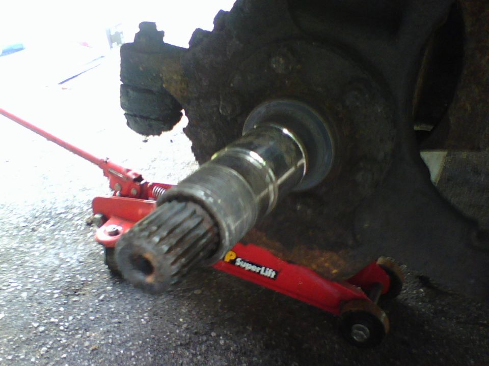 I had found the spindle to  haver some crosed threads to I had to fix that and test the bearing nuts before assembly of rotor/hub to the spindle.