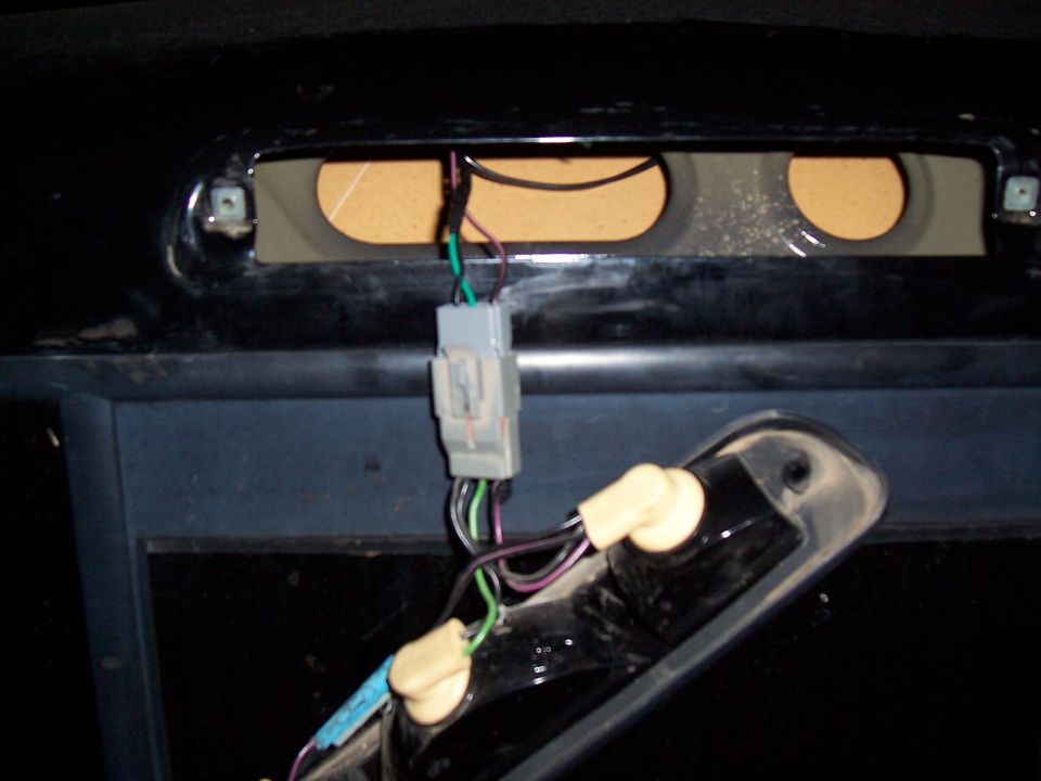 Wiring harness connector and light socket assembly