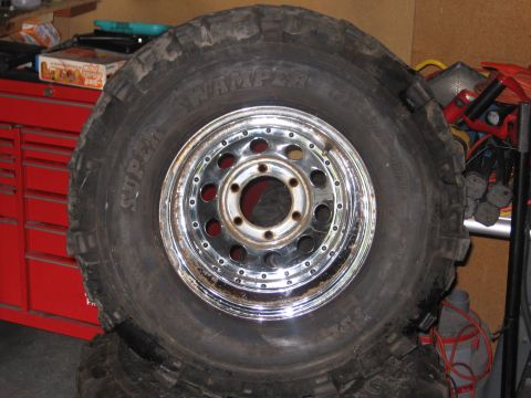 1995 GMC Sierra 1500 - 33" 13.5 R15 TSLs not the Thornbirds like before.