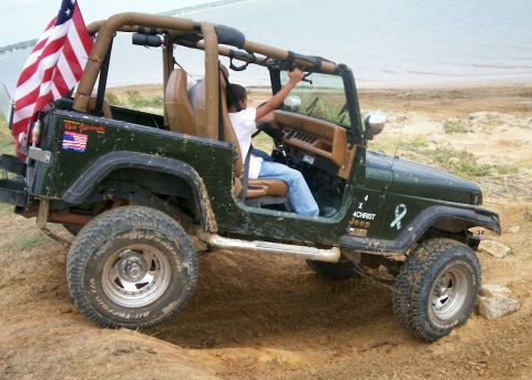 1993 Ford Bronco - Tony descending a berm
