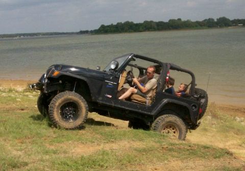 1993 Ford Bronco - Jeep cresting berm