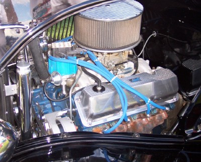1972 Ford Ranchero - The engine bay features a blue distributor and chrome valve covers.